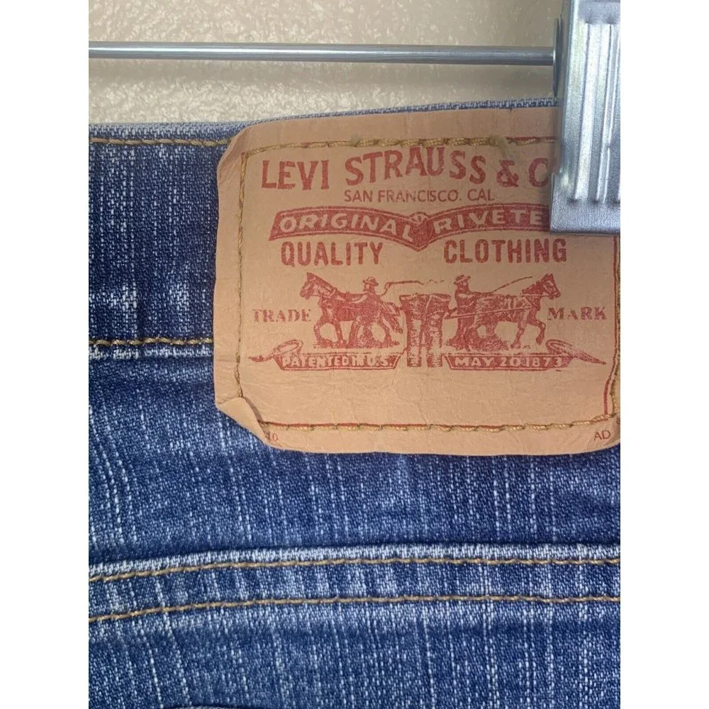 Women's Vintage Levi's 550 Distressed Cut‎ Off Jean Shorts High Waist size 31”